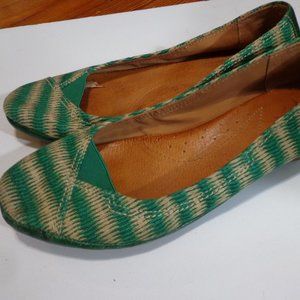 Jaya Size 9 Ladies Casual Green Pattern Shoes